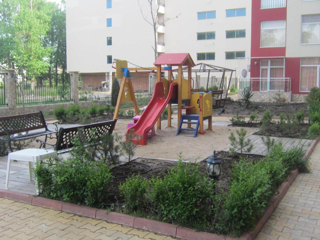 Global Ville Apartcomplex Slăntjev Brjag Exteriör bild