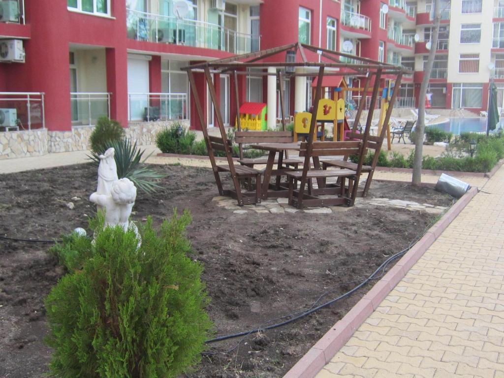 Global Ville Apartcomplex Slăntjev Brjag Exteriör bild